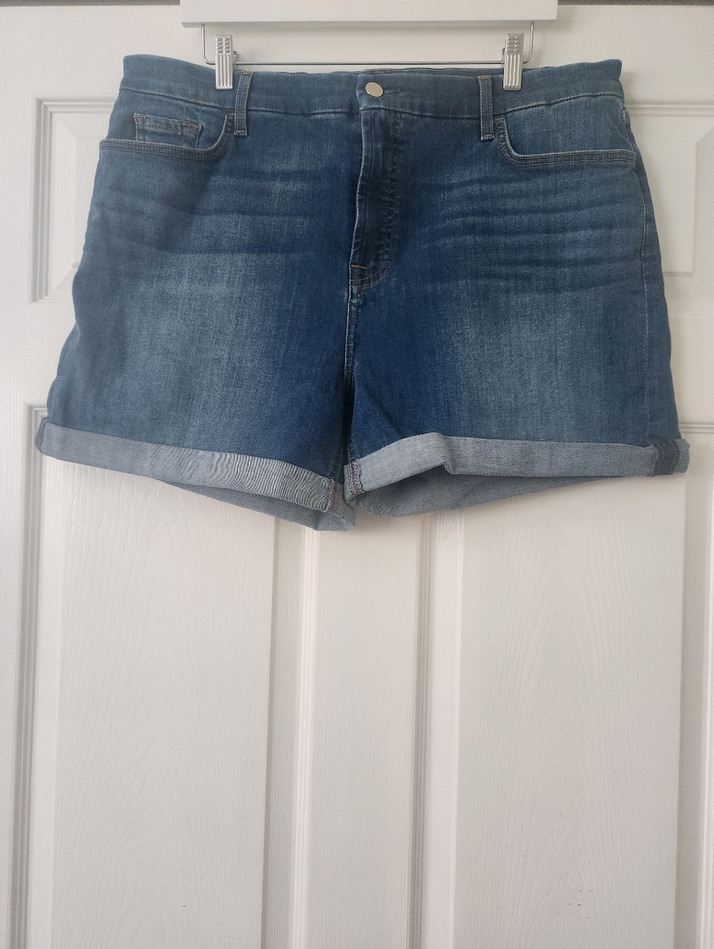 Jen7 Women’s Dark Blue Denim Roll-Cuff Shorts - 18